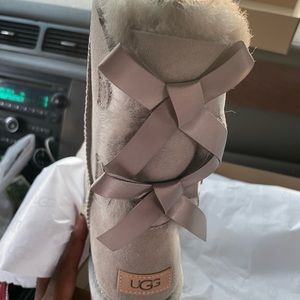 Uggs Bailey bow2 brand new grey color size 9